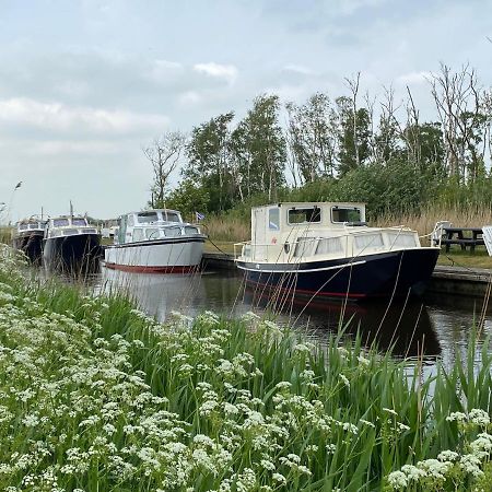 Boat Ella - Kamperen Op Het Water -Niet Om Mee Te Varen -Read Host Profile-Lees Hostprofiel Jutrijp Extérieur photo