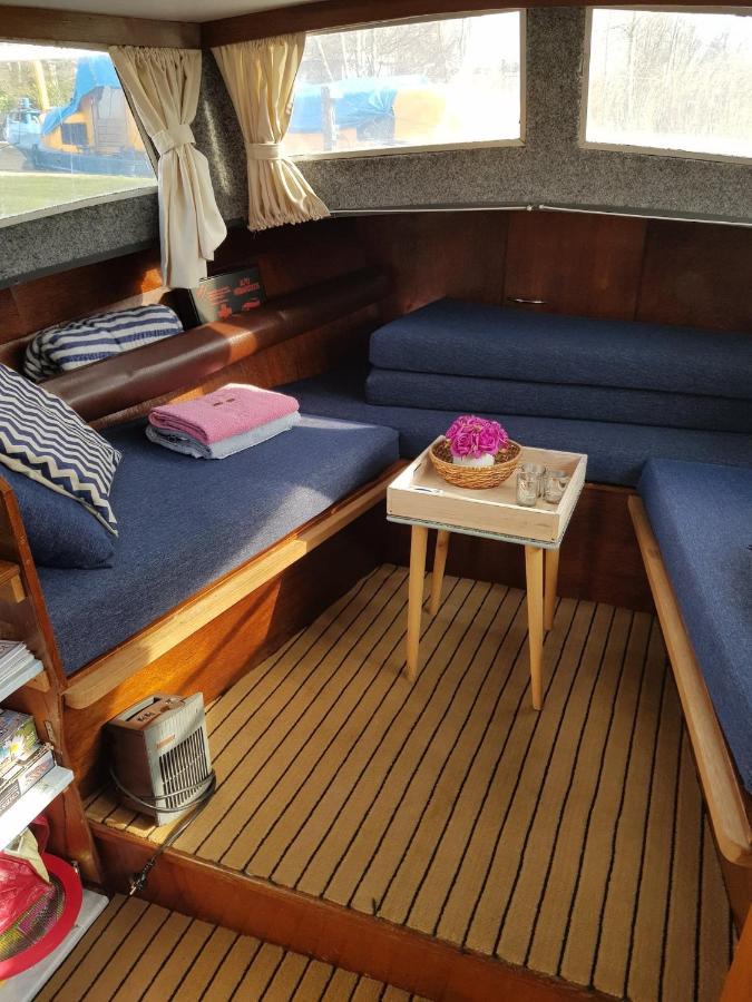 Boat Ella - Kamperen Op Het Water -Niet Om Mee Te Varen -Read Host Profile-Lees Hostprofiel Jutrijp Extérieur photo