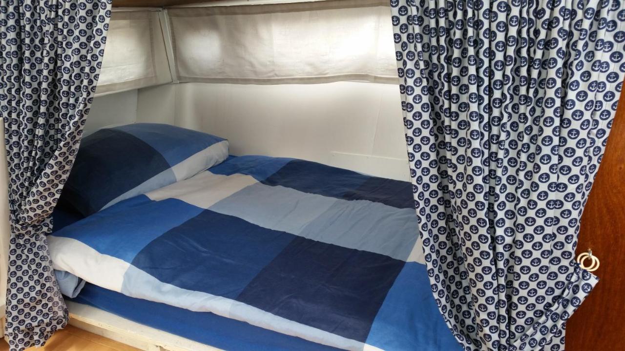 Boat Ella - Kamperen Op Het Water -Niet Om Mee Te Varen -Read Host Profile-Lees Hostprofiel Jutrijp Extérieur photo