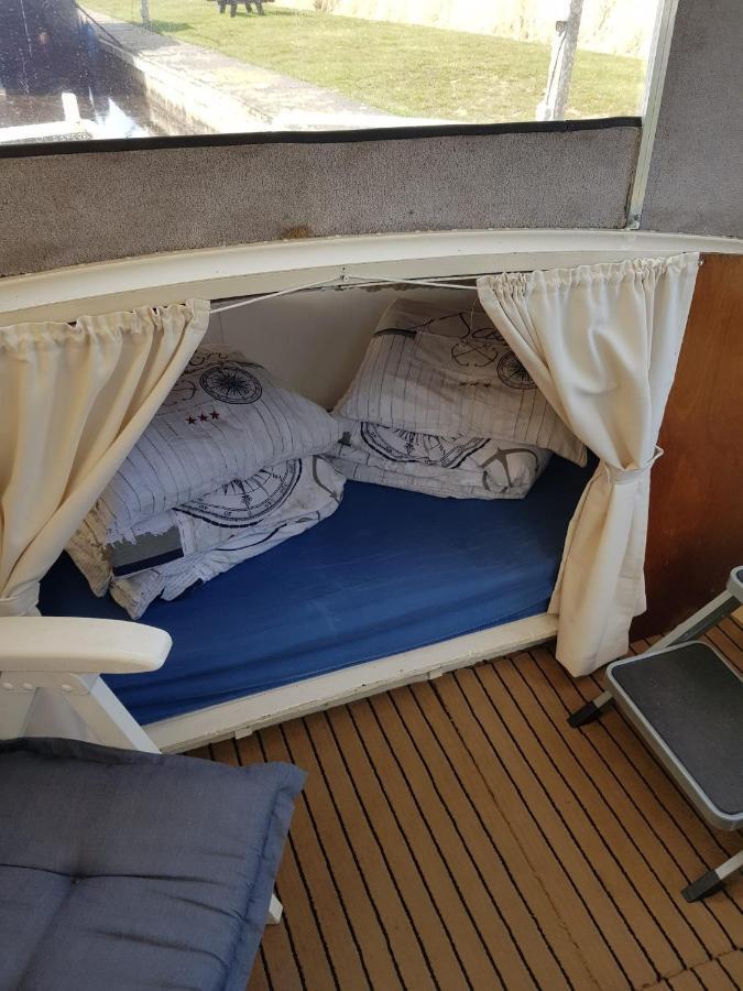 Boat Ella - Kamperen Op Het Water -Niet Om Mee Te Varen -Read Host Profile-Lees Hostprofiel Jutrijp Extérieur photo