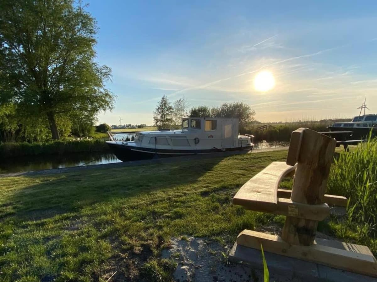 Boat Ella - Kamperen Op Het Water -Niet Om Mee Te Varen -Read Host Profile-Lees Hostprofiel Jutrijp Extérieur photo