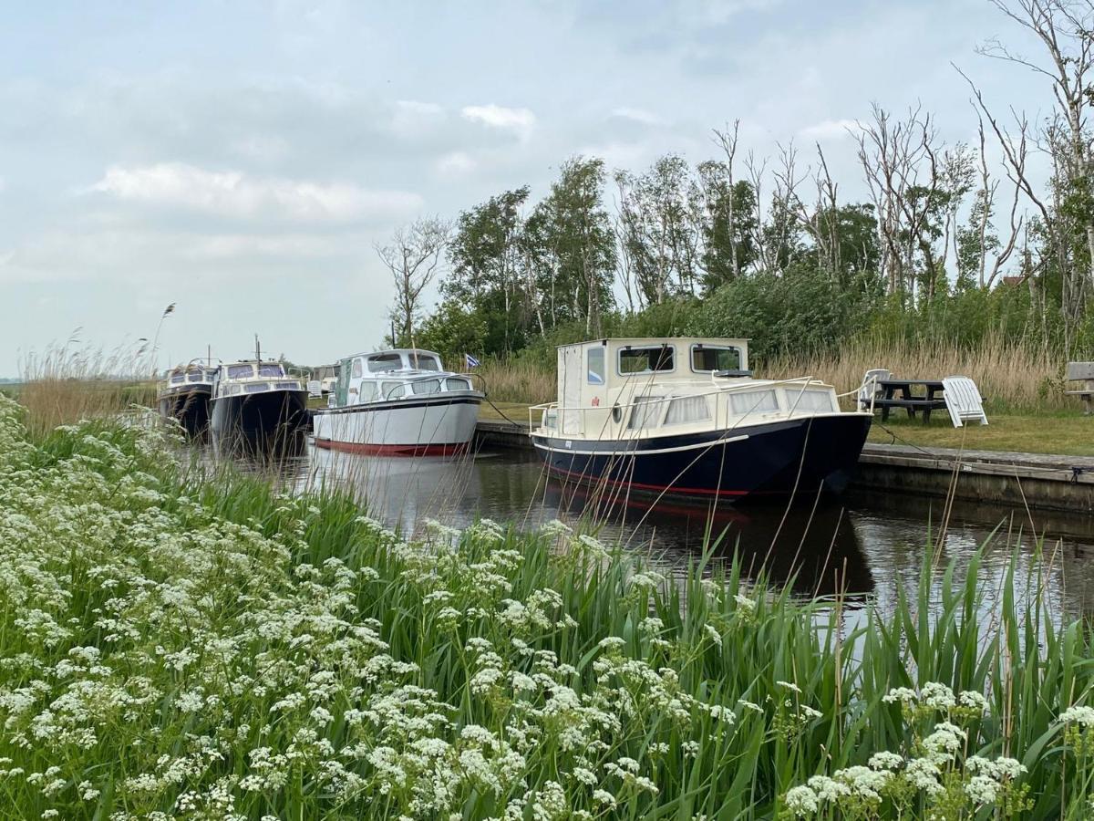 Boat Ella - Kamperen Op Het Water -Niet Om Mee Te Varen -Read Host Profile-Lees Hostprofiel Jutrijp Extérieur photo